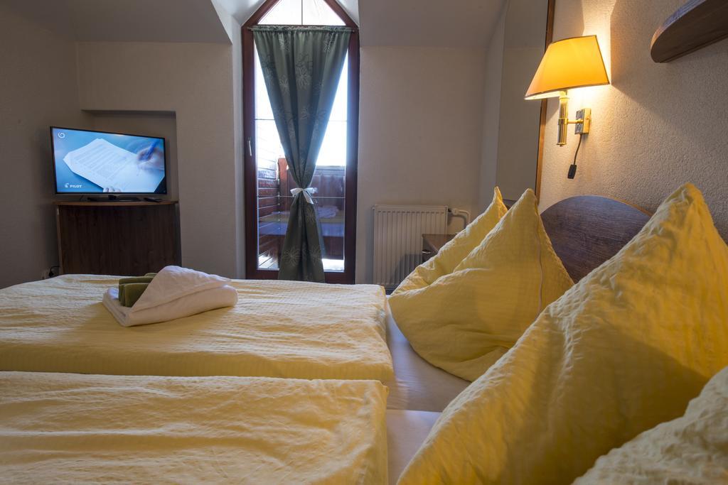 Penzion Pleso Hotel Strbske Pleso Luaran gambar